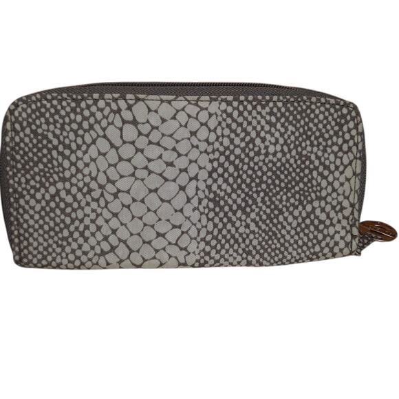 Travelon womens zip around RFID Blocking walletbeige/gray printed travel wallet - Picture 3 of 3